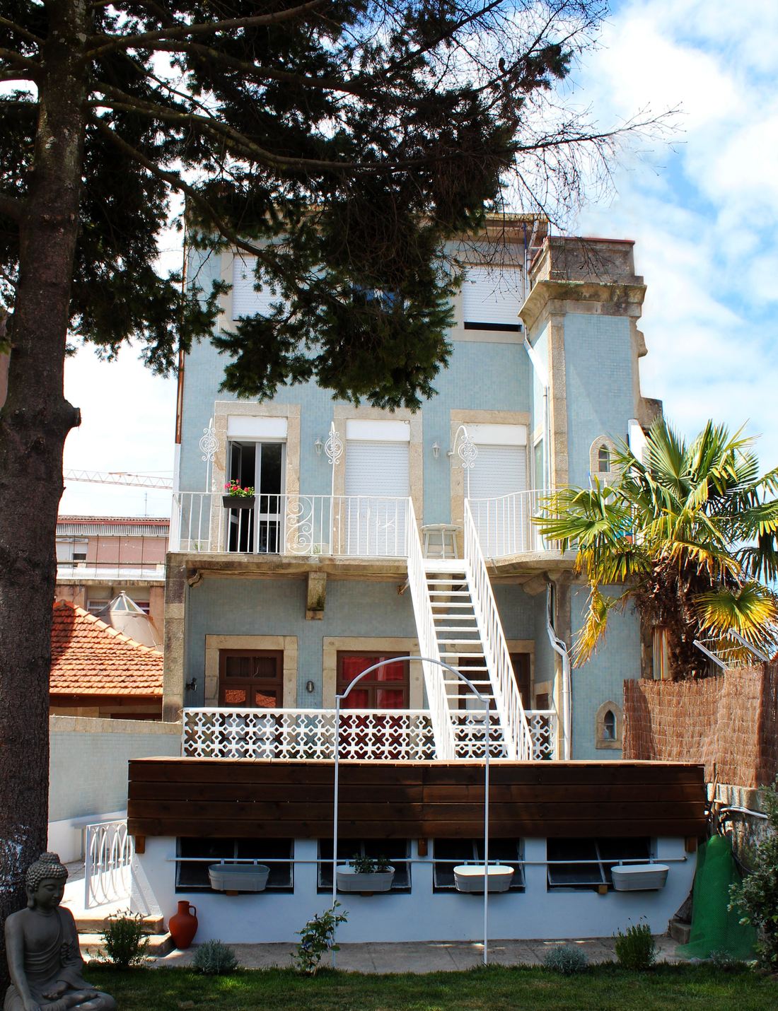 The rear façade, seen from the garden